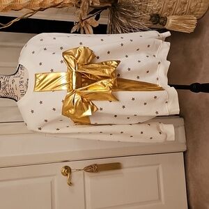 BRAND NEW WHITE STAR PRINT SWEATSHIRT WITH LARGE GOLD BOW
